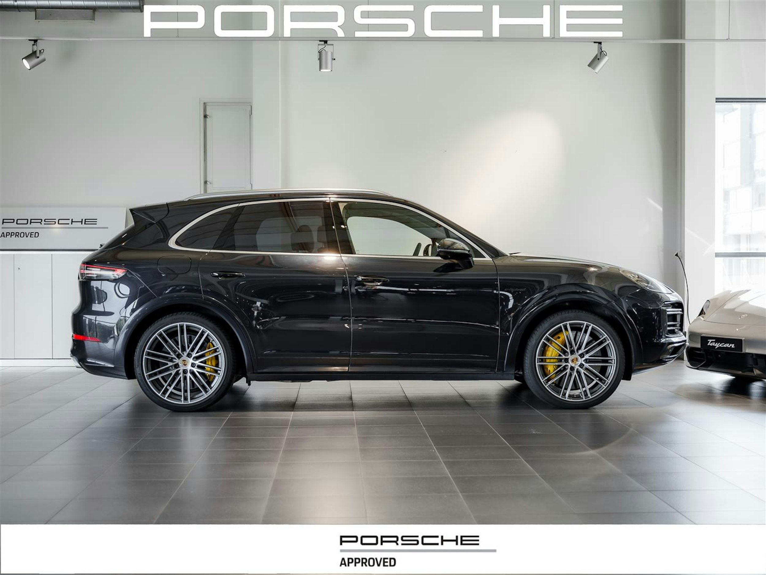 sininen Porsche Cayenne 2020 kuva 5.