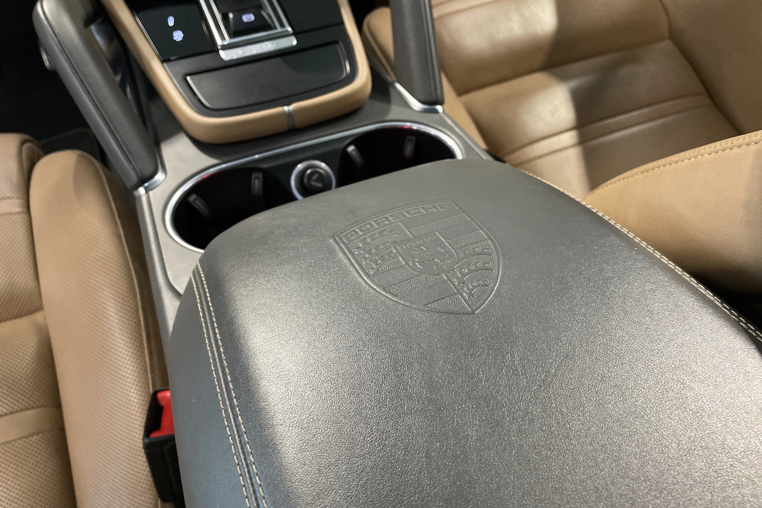 sininen Porsche Cayenne 2020 kuva 27.