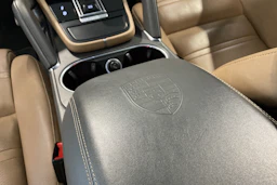 sininen Porsche Cayenne 2020 kuva 27.