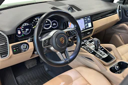 ruskea Porsche Cayenne 2020 kuva 7.
