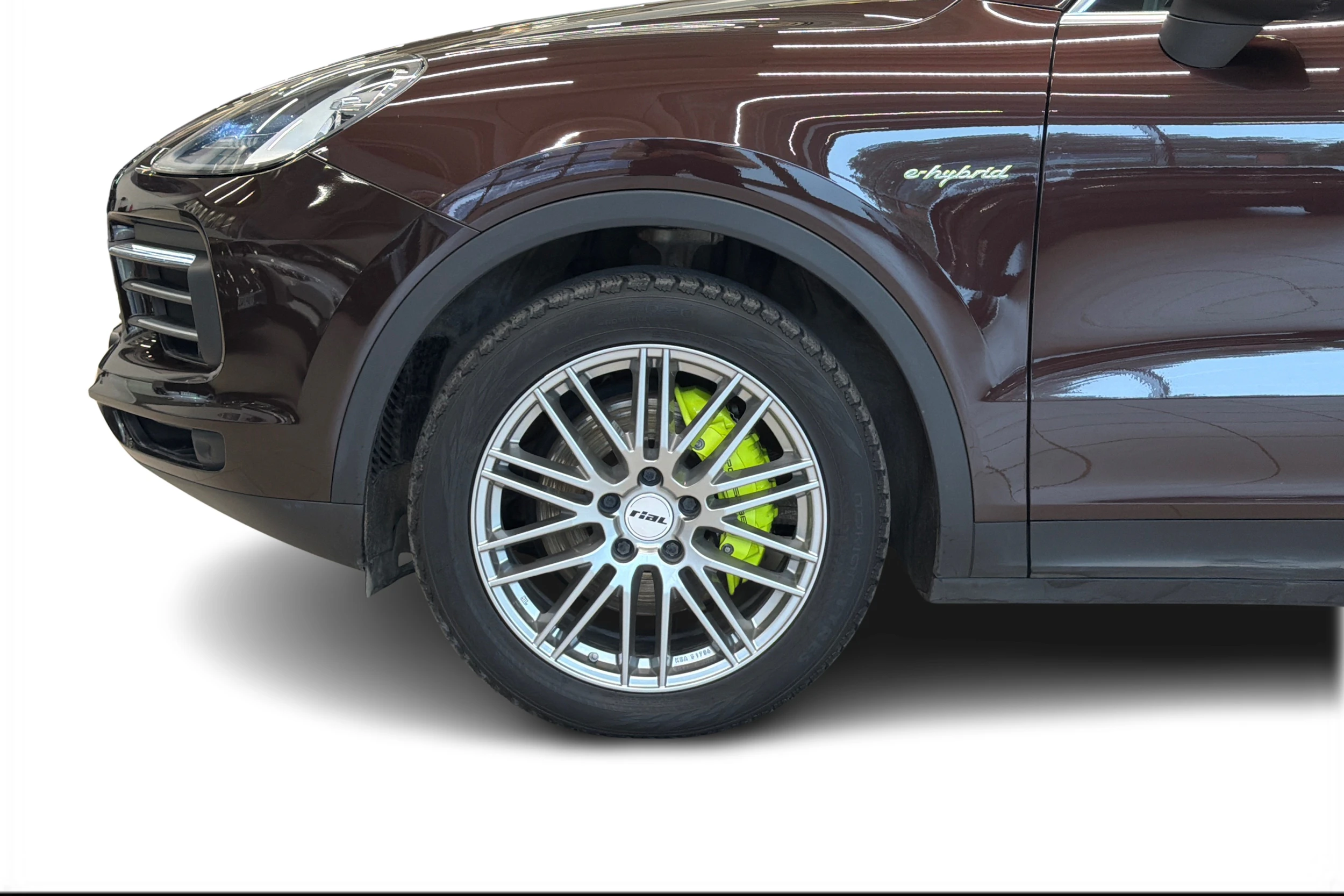 ruskea Porsche Cayenne 2020 kuva 9.