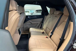 ruskea Porsche Cayenne 2020 kuva 11.
