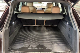 ruskea Porsche Cayenne 2020 kuva 12.