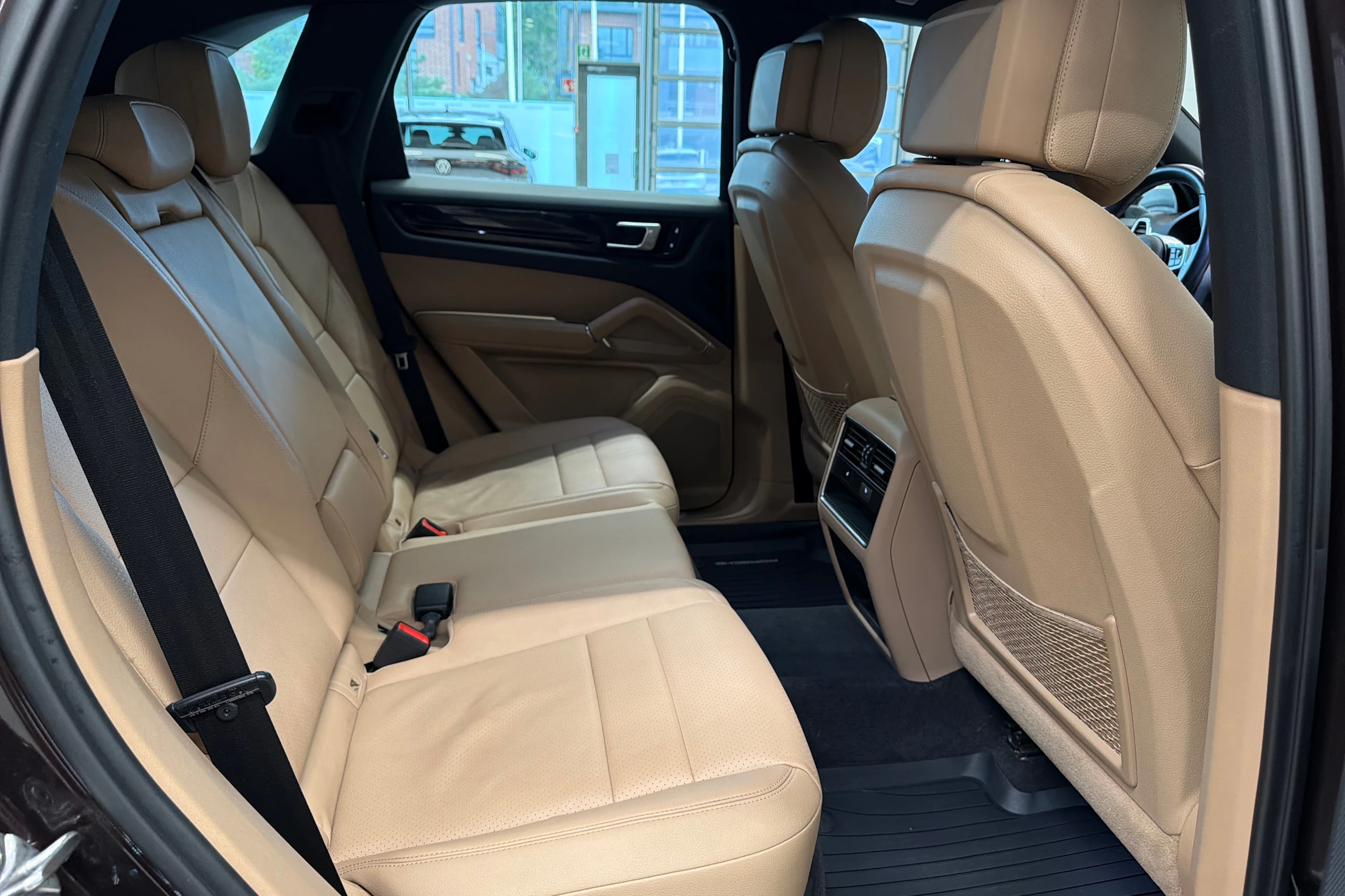 ruskea Porsche Cayenne 2020 kuva 15.