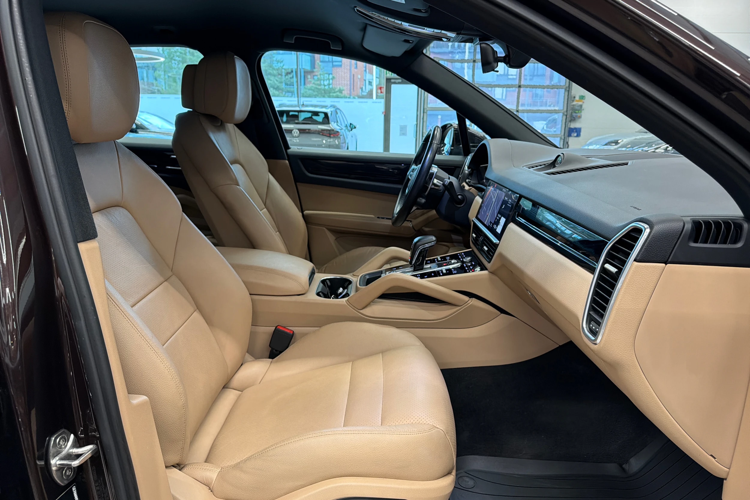 ruskea Porsche Cayenne 2020 kuva 16.