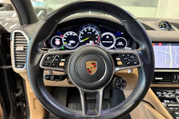 ruskea Porsche Cayenne 2020 kuva 17.