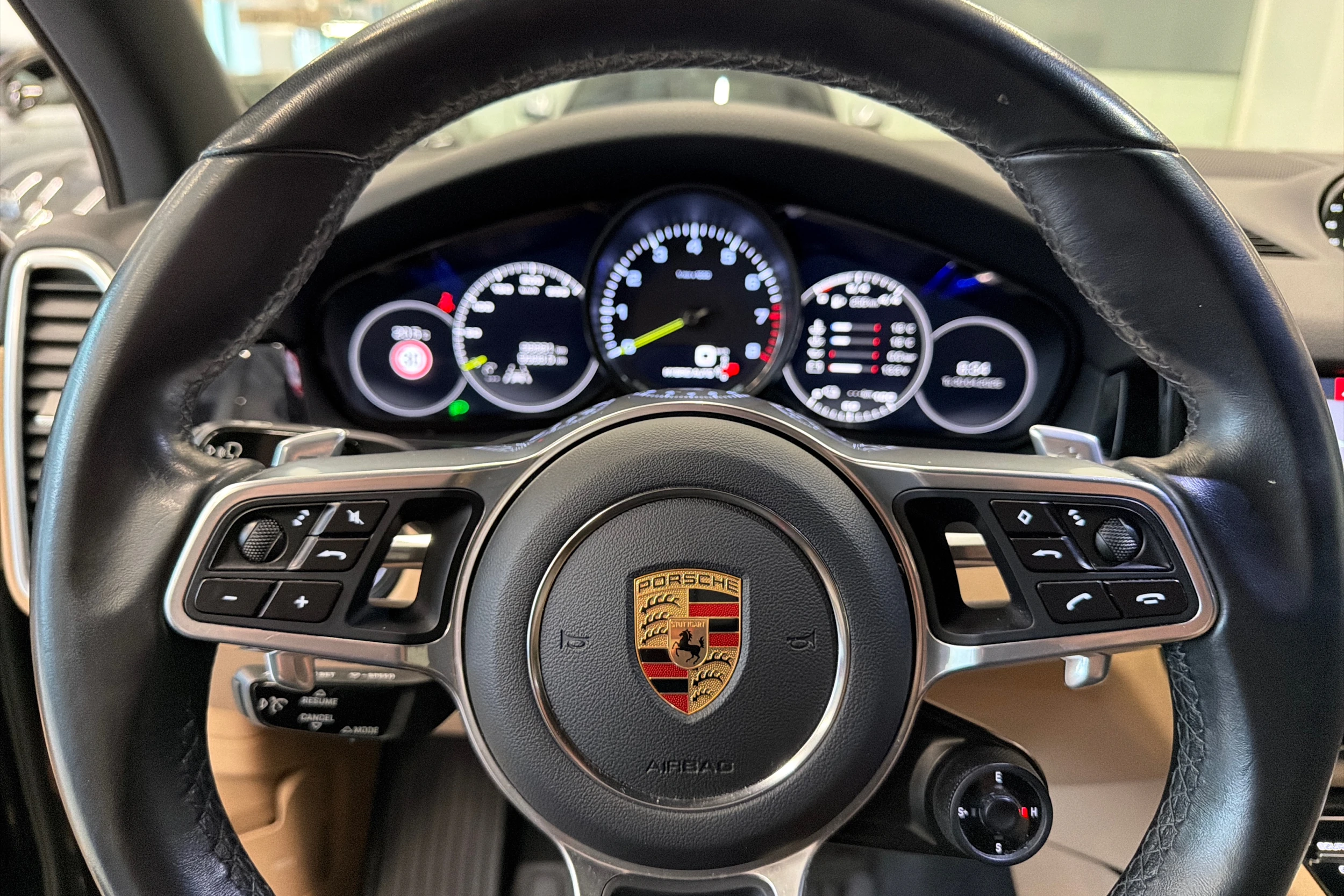 ruskea Porsche Cayenne 2020 kuva 18.