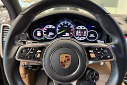 ruskea Porsche Cayenne 2020 kuva 18.