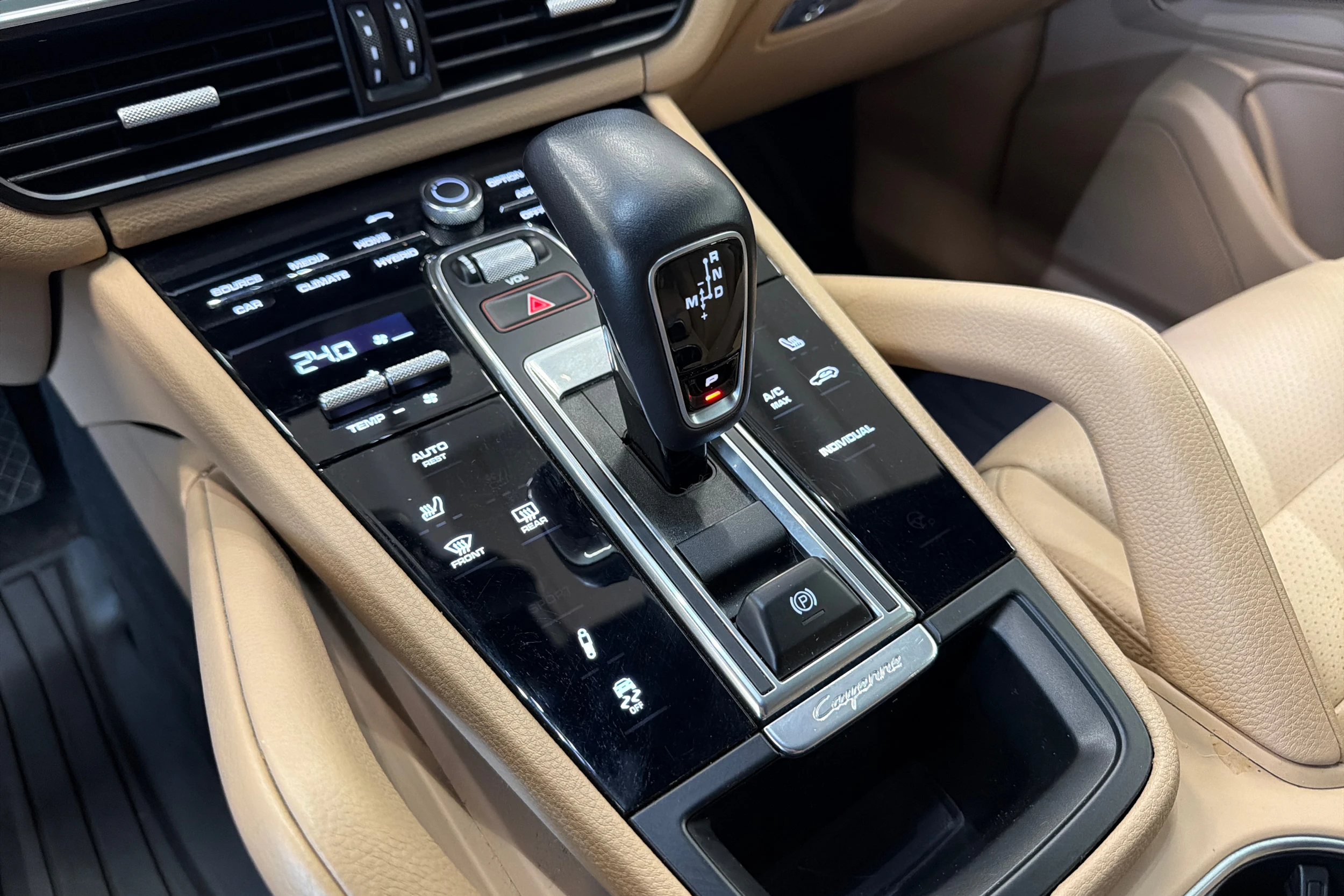 ruskea Porsche Cayenne 2020 kuva 21.