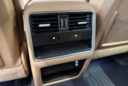 ruskea Porsche Cayenne 2020 kuva 26.