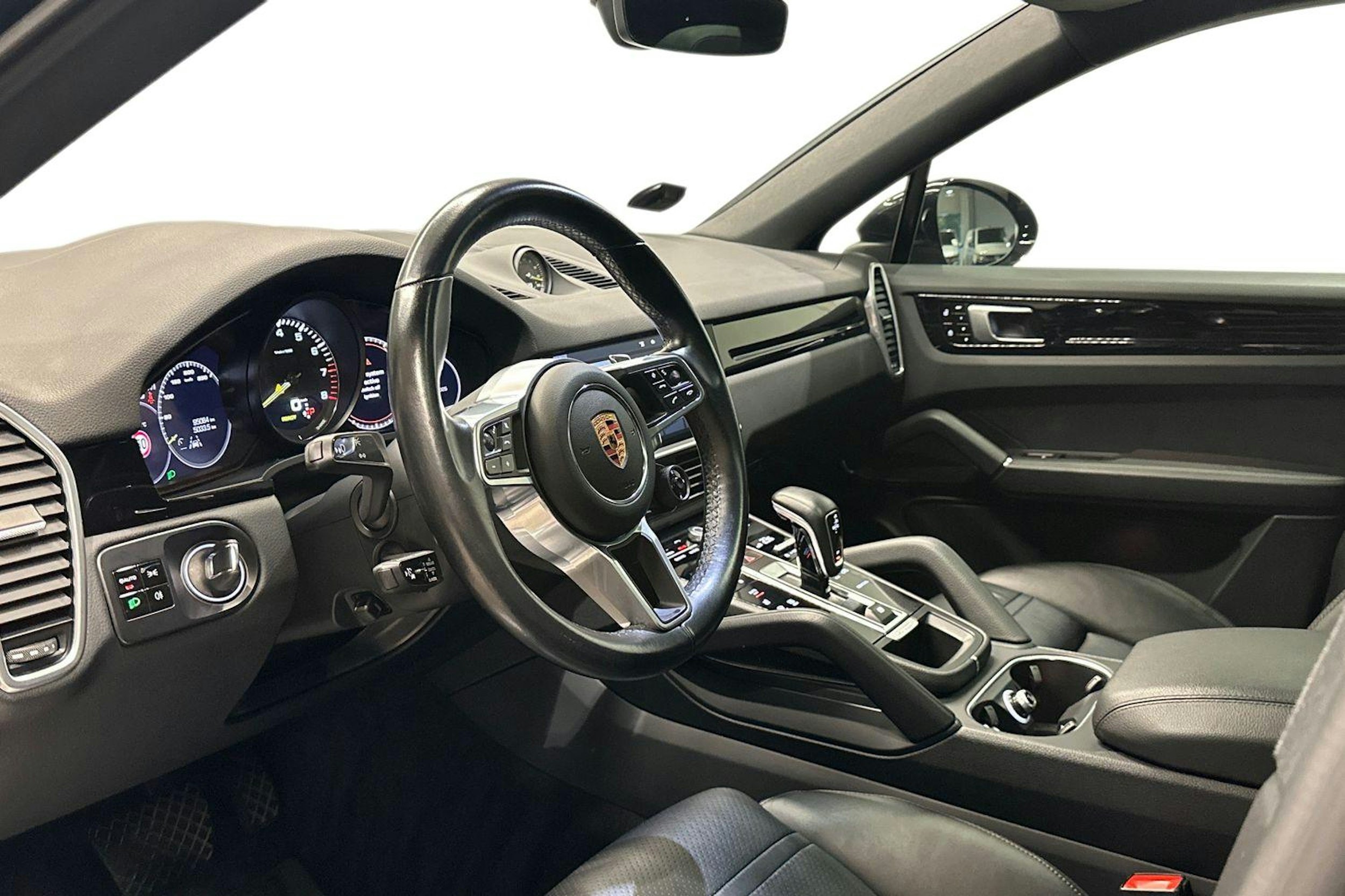 Musta Porsche Cayenne 2020 kuva 6.