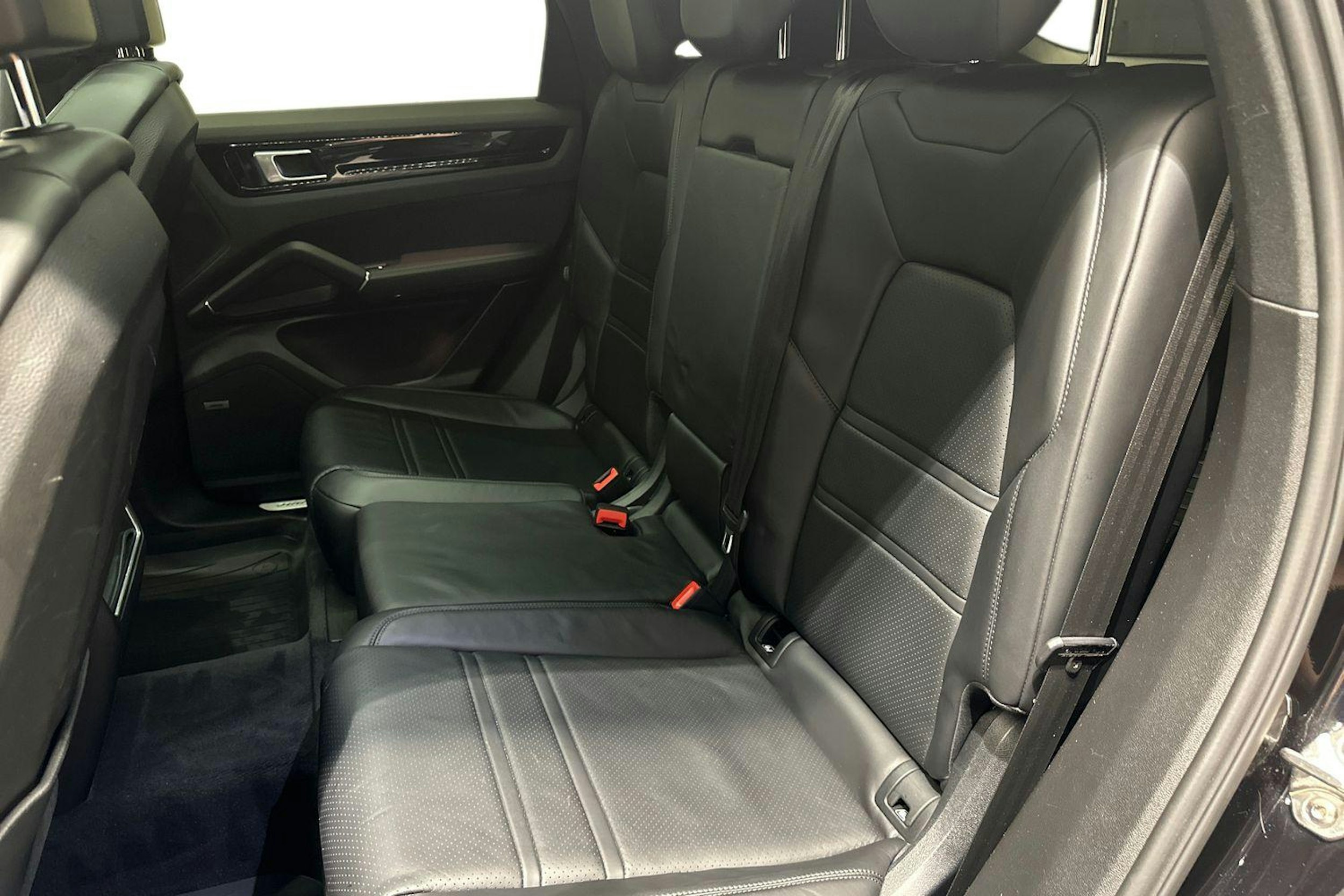 Musta Porsche Cayenne 2020 kuva 8.