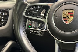 Musta Porsche Cayenne 2020 kuva 12.