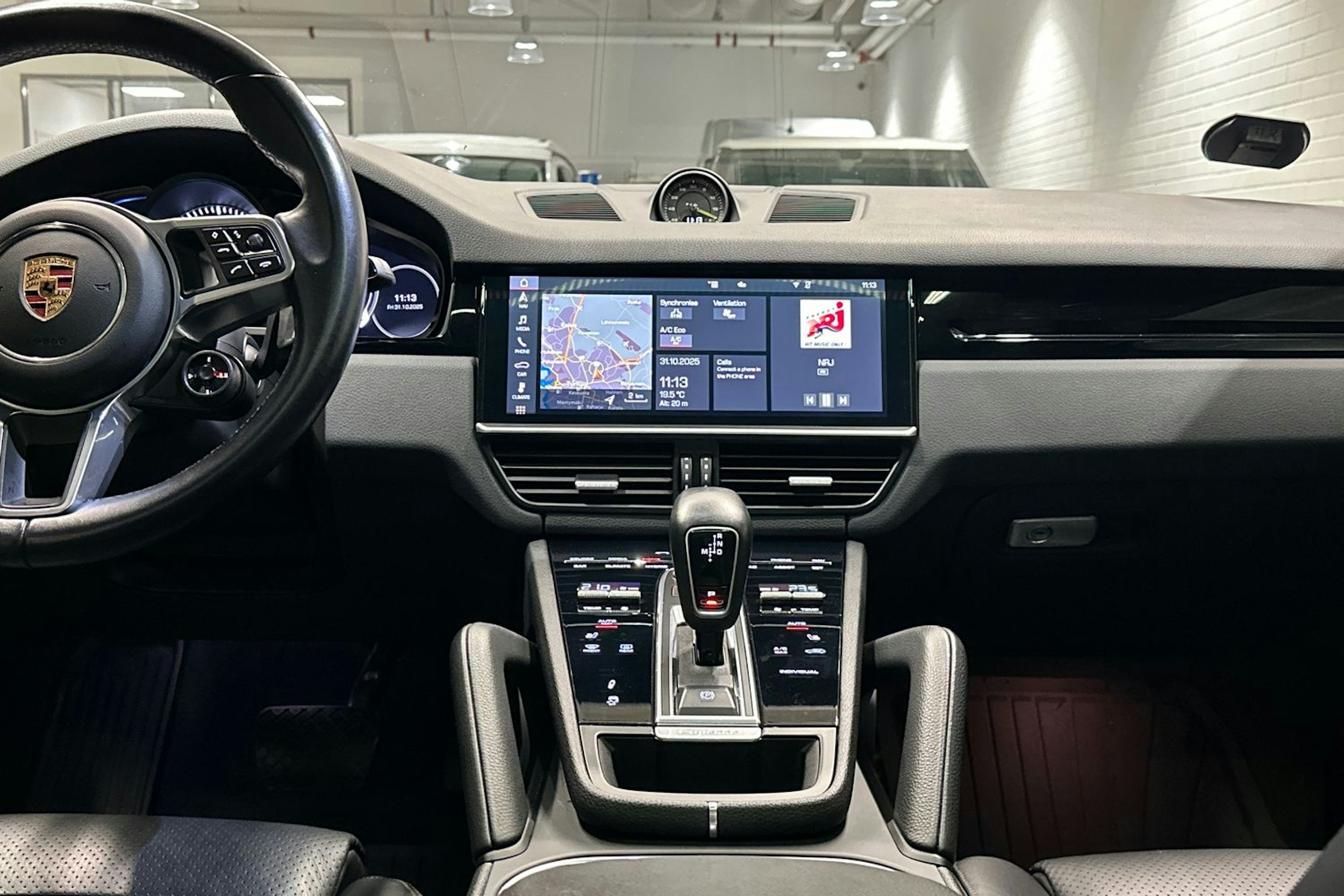 Musta Porsche Cayenne 2020 kuva 13.