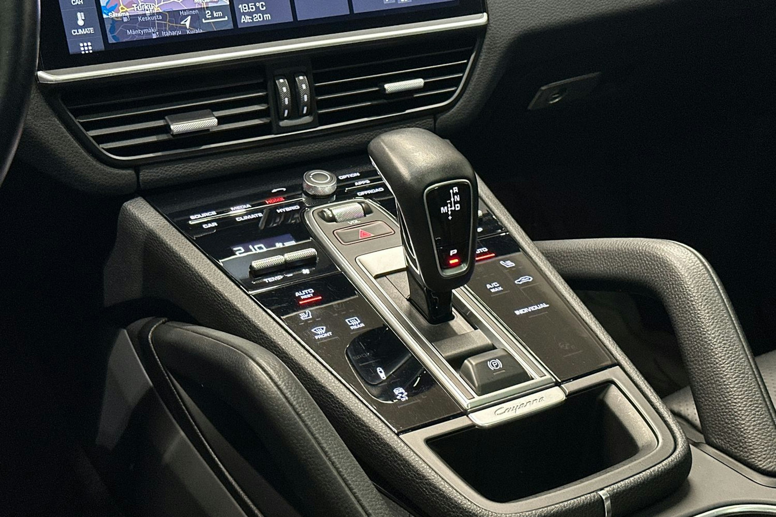 Musta Porsche Cayenne 2020 kuva 14.