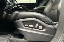 Musta Porsche Cayenne 2020 kuva 17.