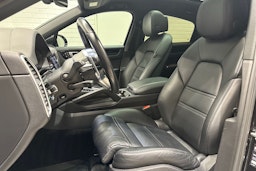 Musta Porsche Cayenne 2020 kuva 18.