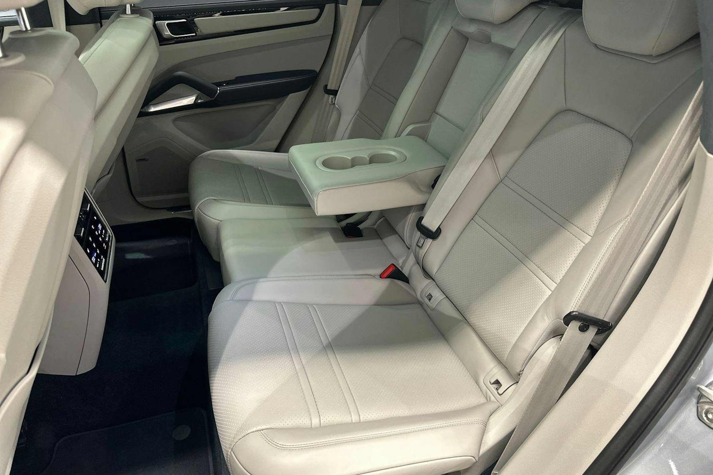 hopea Porsche Cayenne 2020 kuva 8.