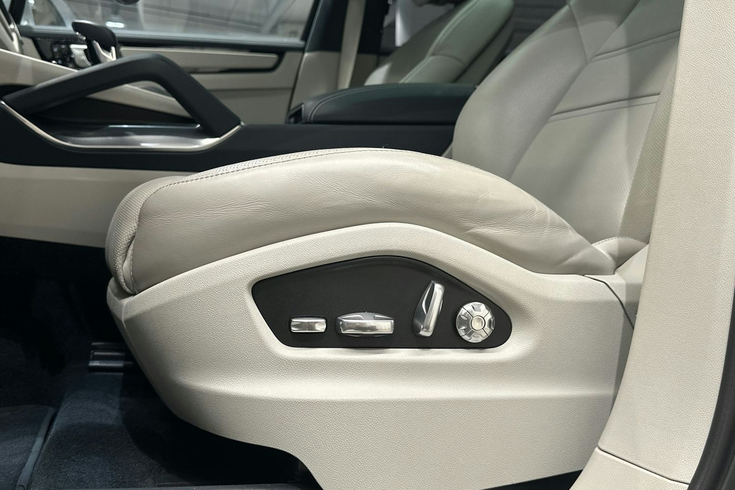 hopea Porsche Cayenne 2020 kuva 18.
