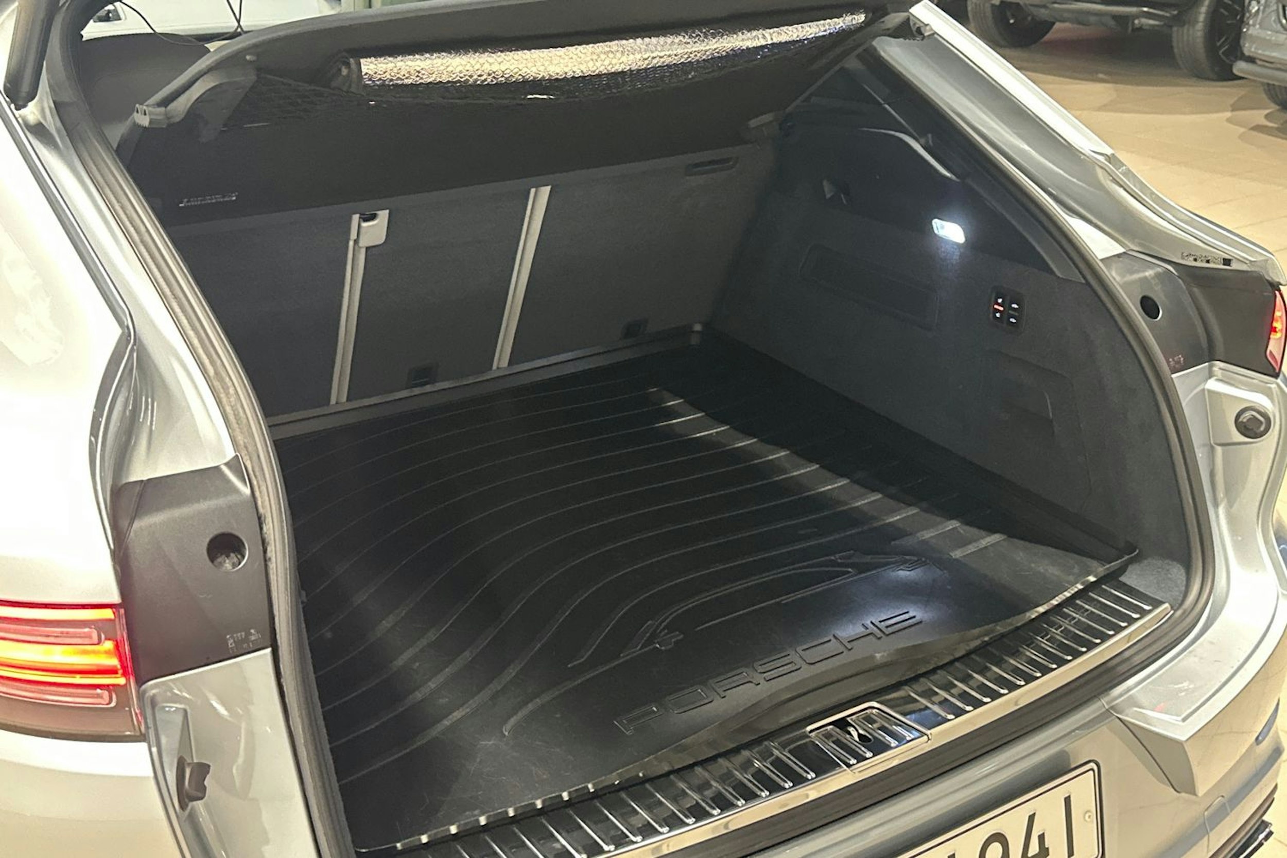 hopea Porsche Cayenne 2020 kuva 27.