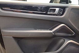 Musta Porsche Cayenne 2020 kuva 10.