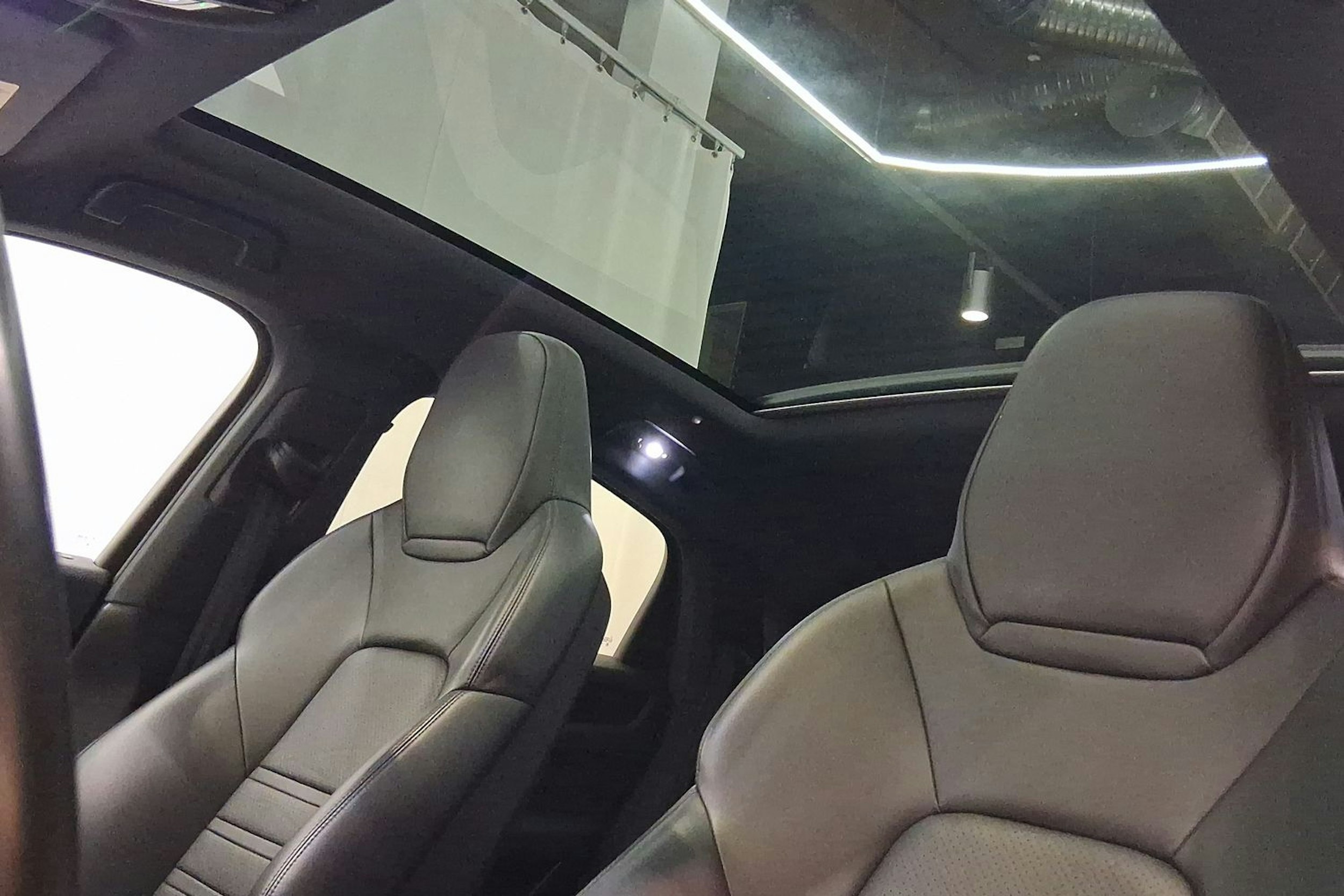 Musta Porsche Cayenne 2020 kuva 12.