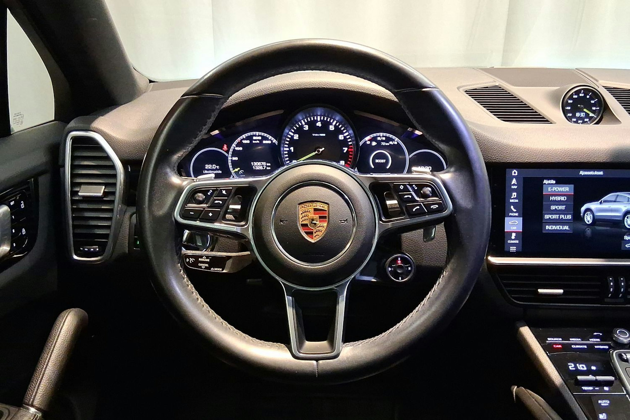 Musta Porsche Cayenne 2020 kuva 13.