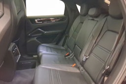 Musta Porsche Cayenne 2020 kuva 18.