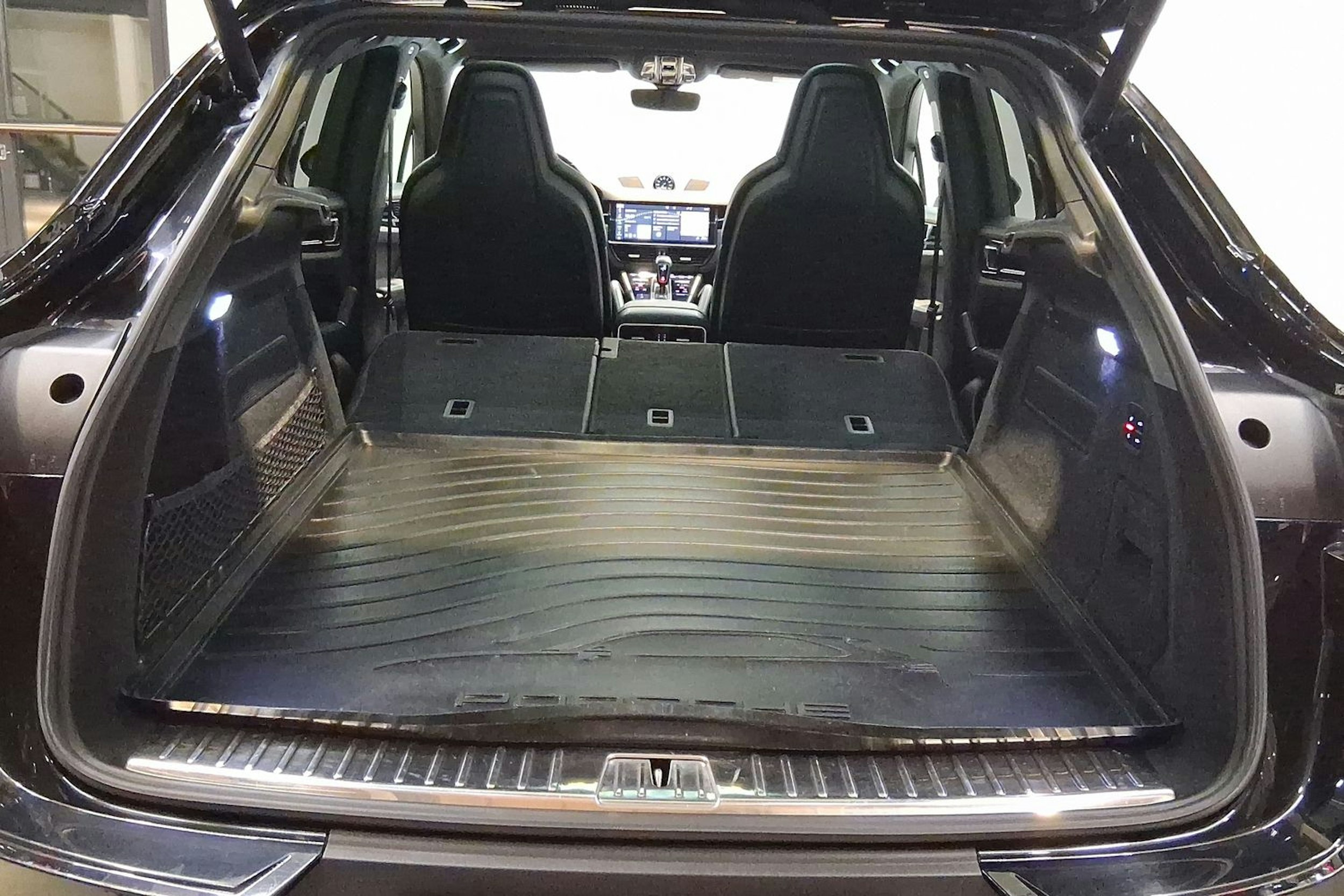 Musta Porsche Cayenne 2020 kuva 21.