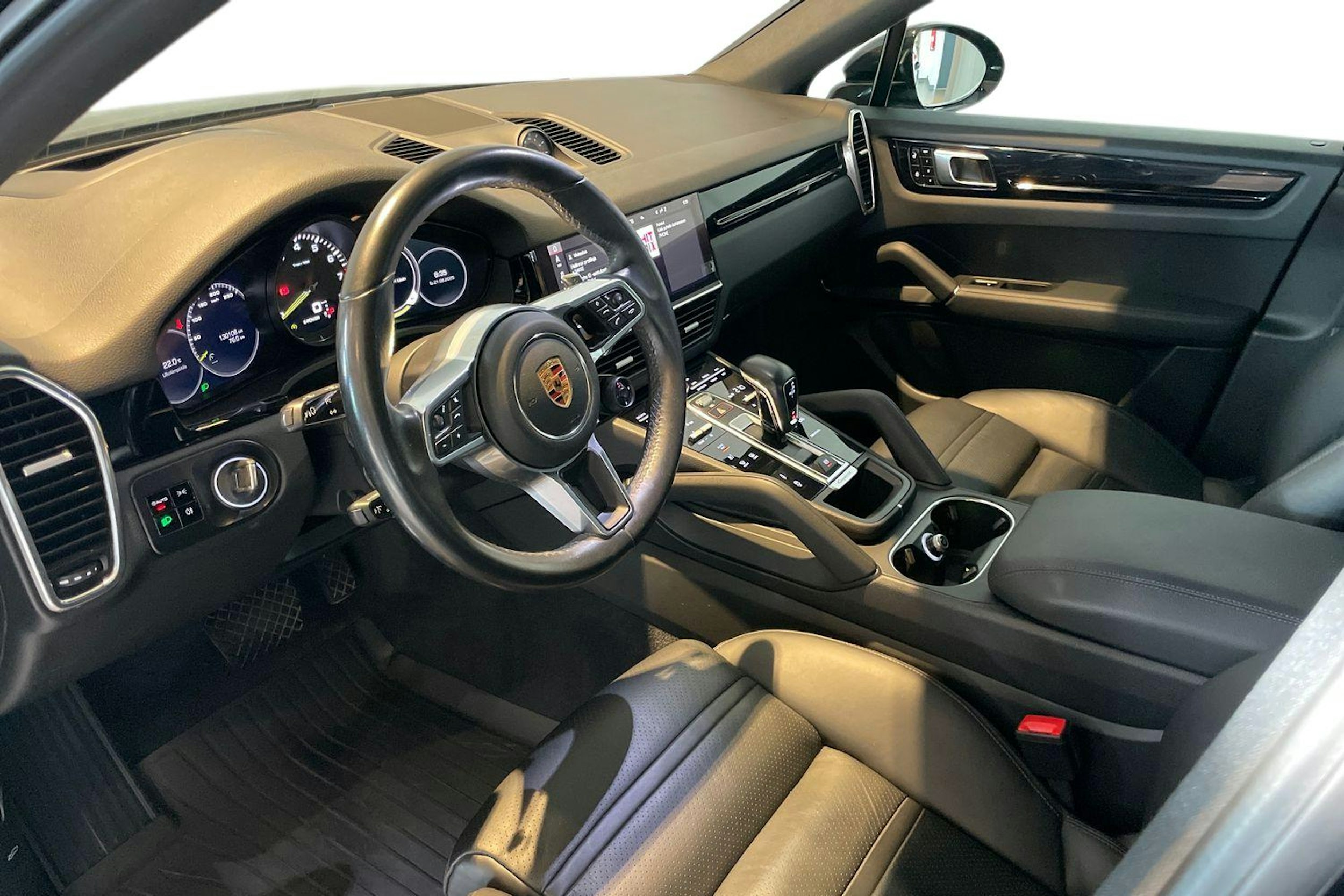 musta Porsche Cayenne 2020 kuva 5.