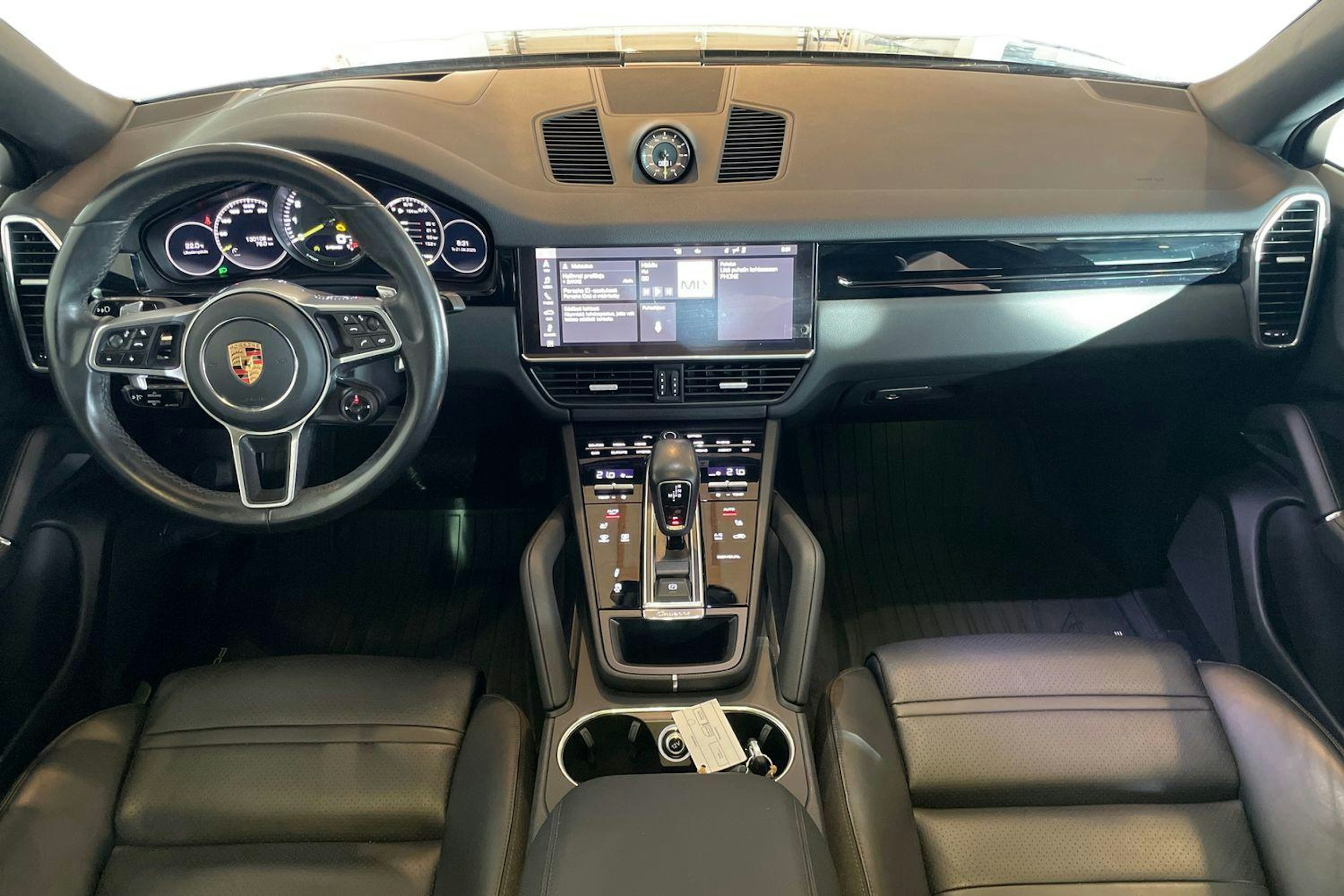 musta Porsche Cayenne 2020 kuva 6.