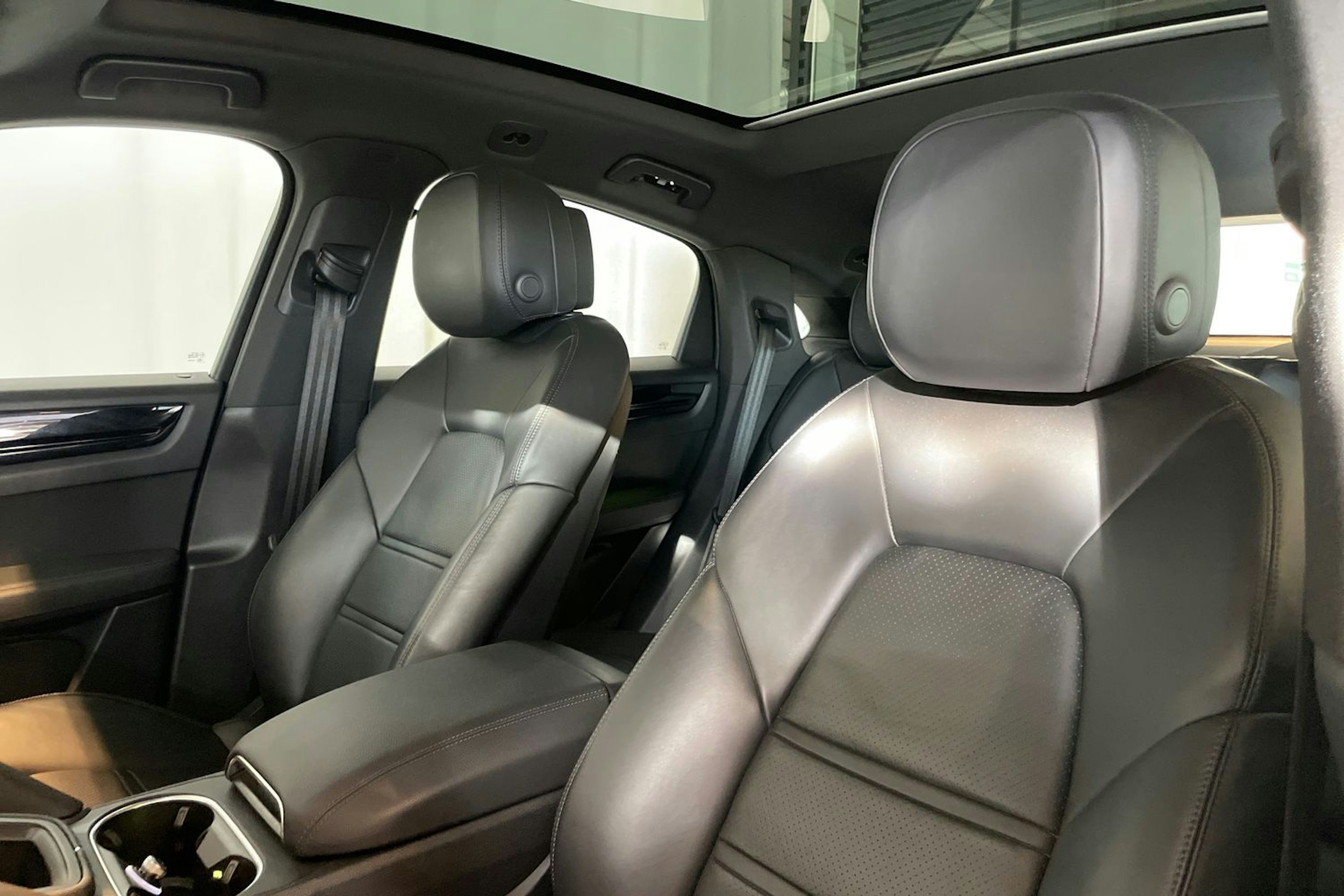 musta Porsche Cayenne 2020 kuva 10.