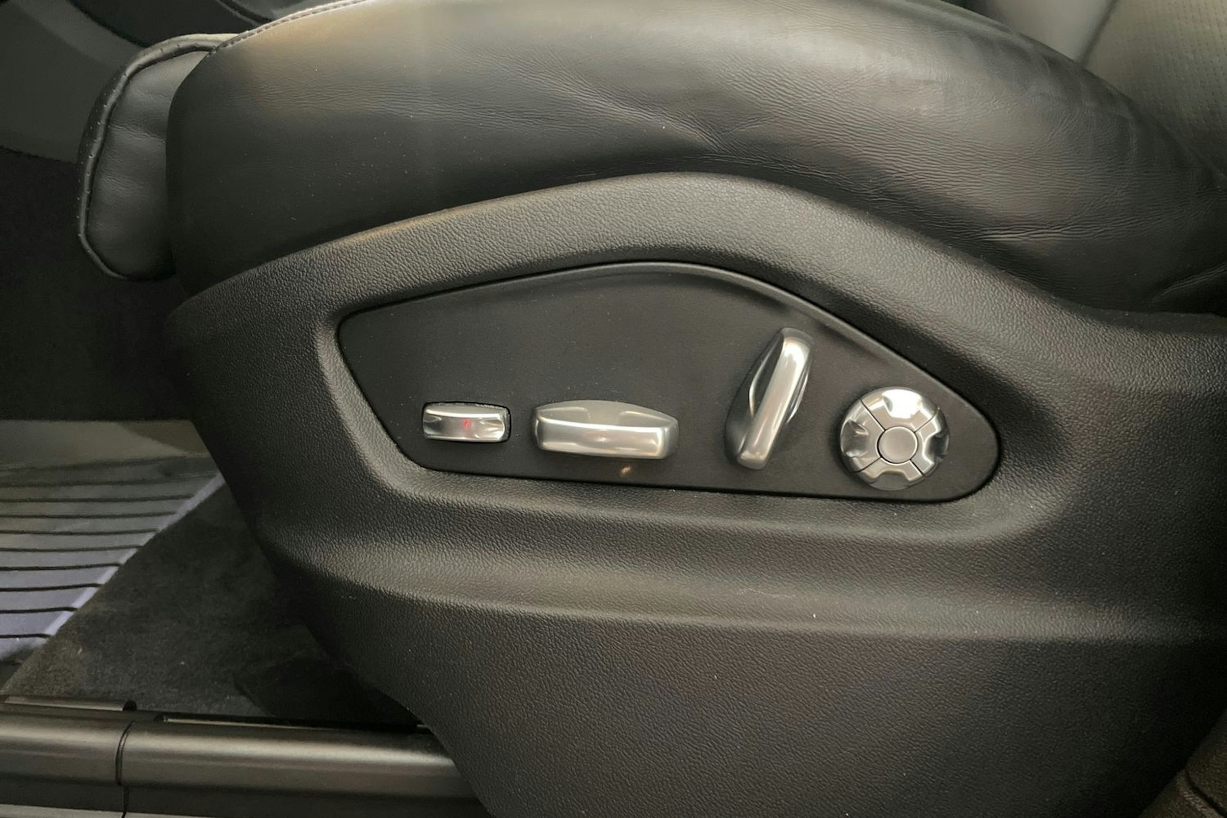 musta Porsche Cayenne 2020 kuva 11.