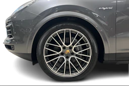 met. Harmaa Porsche Cayenne 2020 kuva 7.