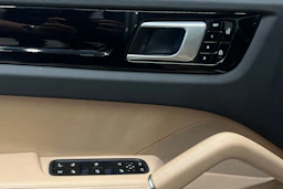 met. Harmaa Porsche Cayenne 2020 kuva 15.