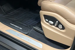 met. Harmaa Porsche Cayenne 2020 kuva 17.