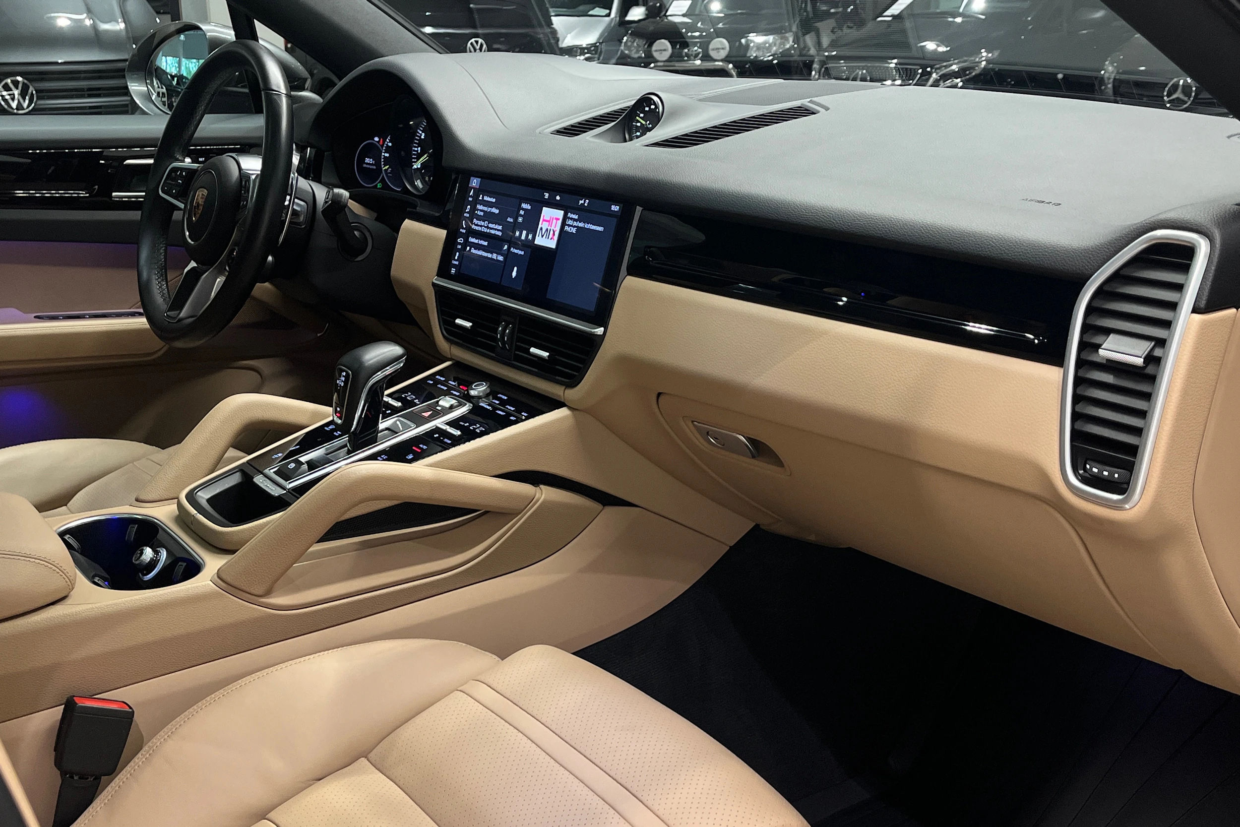 met. Harmaa Porsche Cayenne 2020 kuva 18.