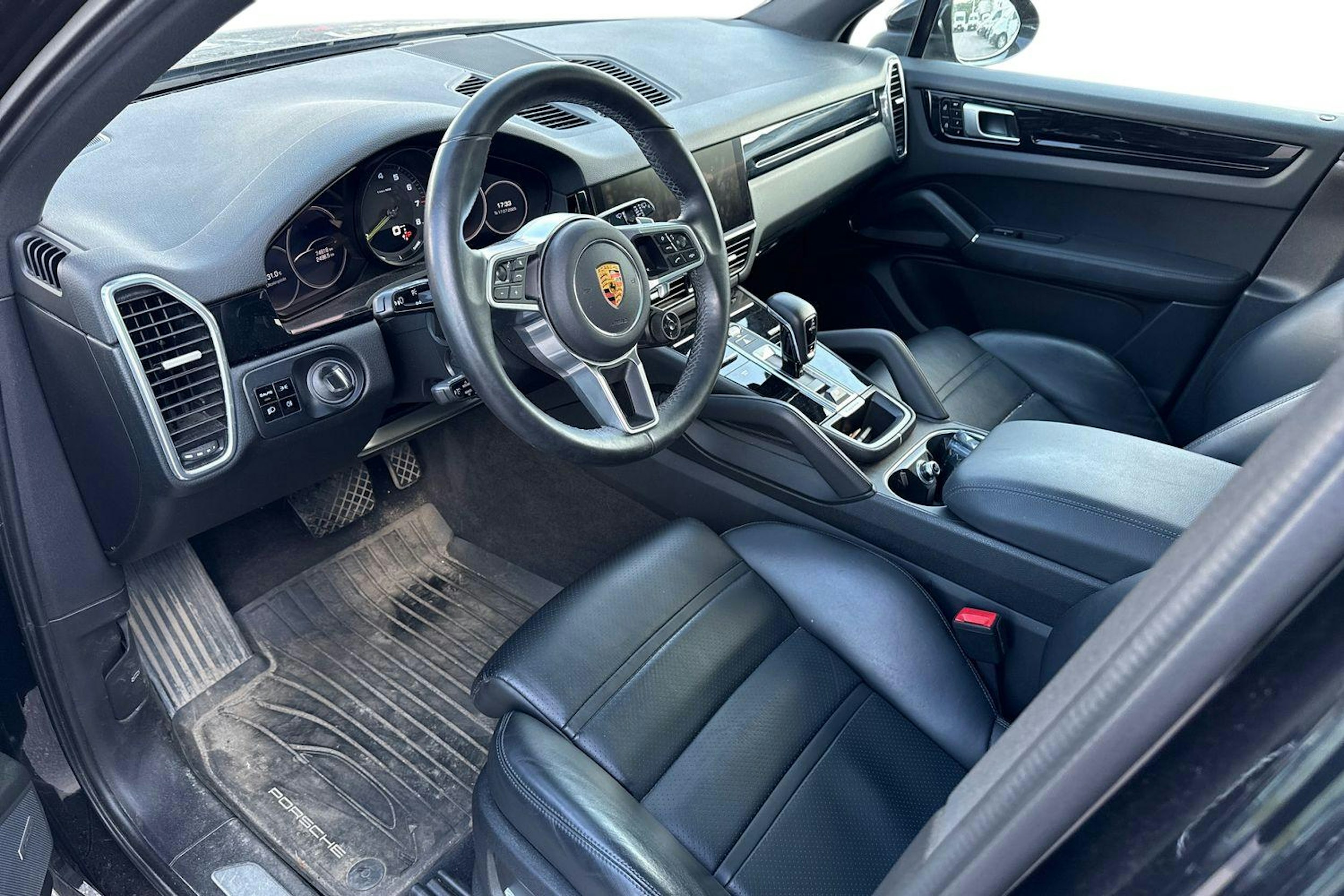 Musta Porsche Cayenne 2020 kuva 3.