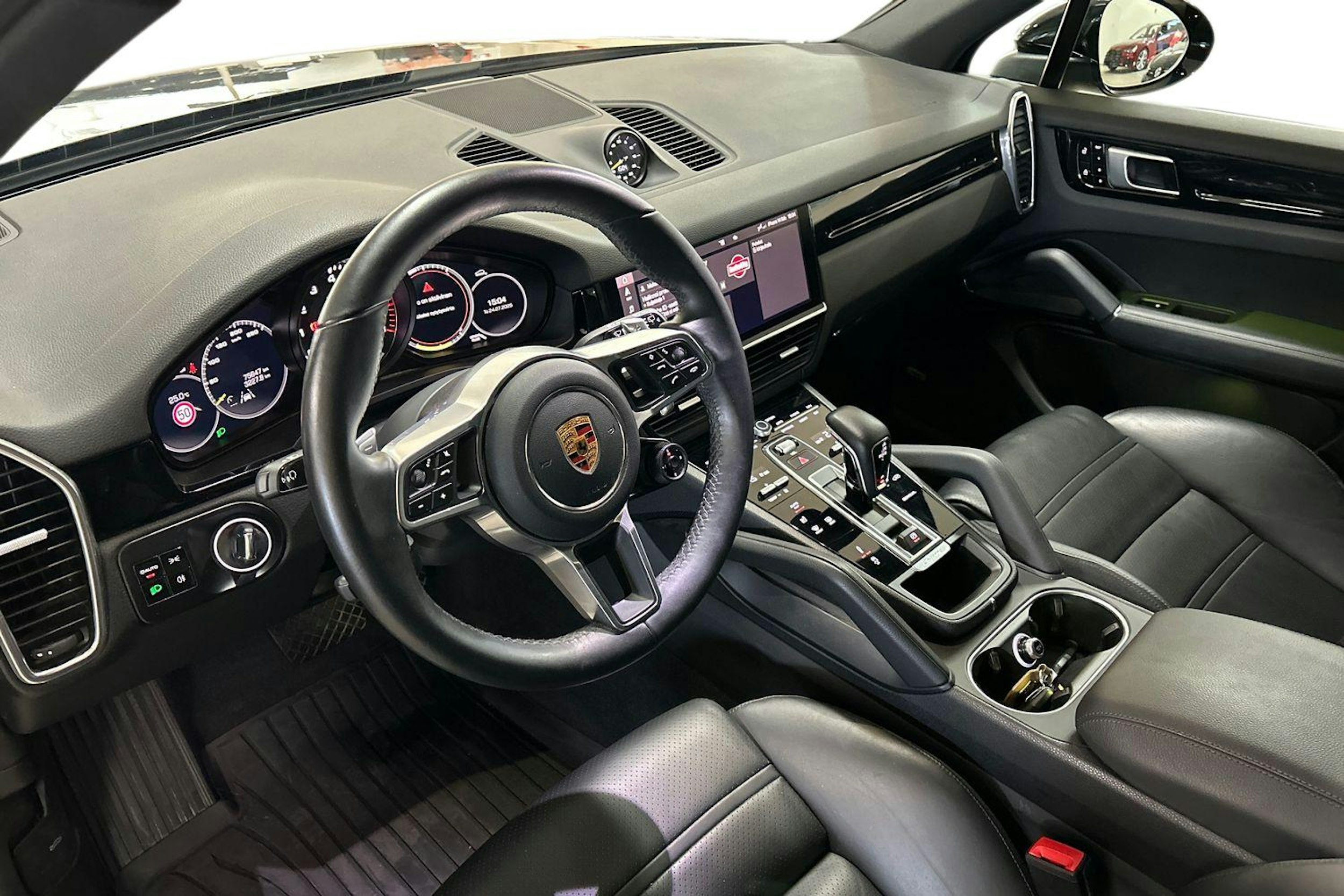 Musta Porsche Cayenne 2020 kuva 7.