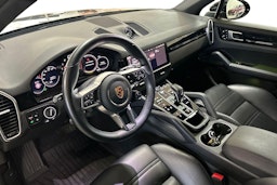 Musta Porsche Cayenne 2020 kuva 7.