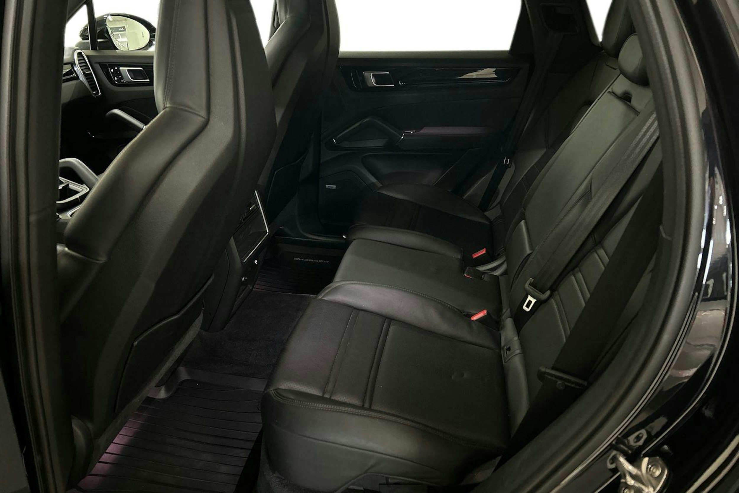 Musta Porsche Cayenne 2020 kuva 10.