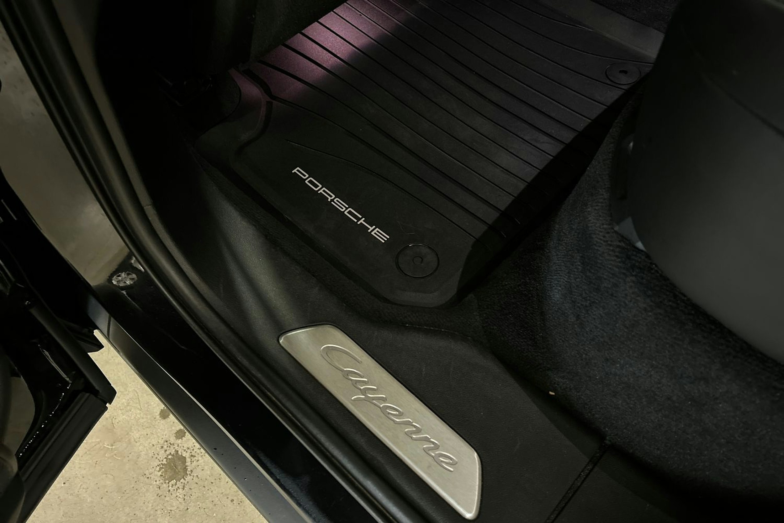 Musta Porsche Cayenne 2020 kuva 18.