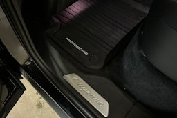 Musta Porsche Cayenne 2020 kuva 18.