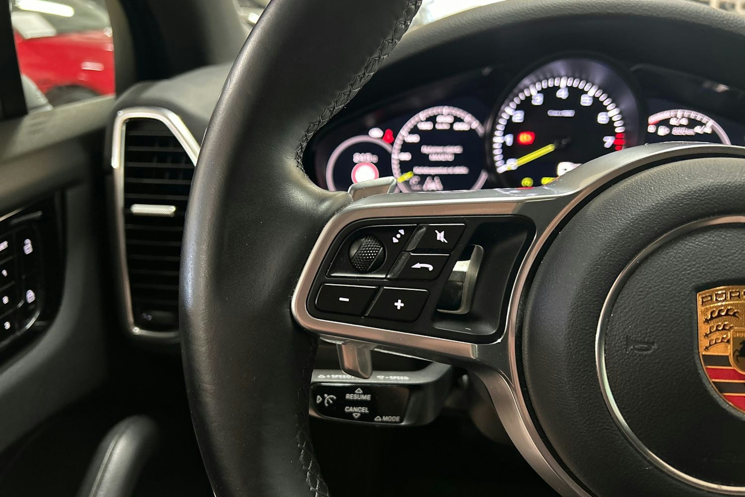Musta Porsche Cayenne 2020 kuva 23.