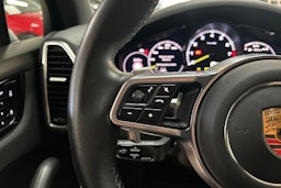 Musta Porsche Cayenne 2020 kuva 23.