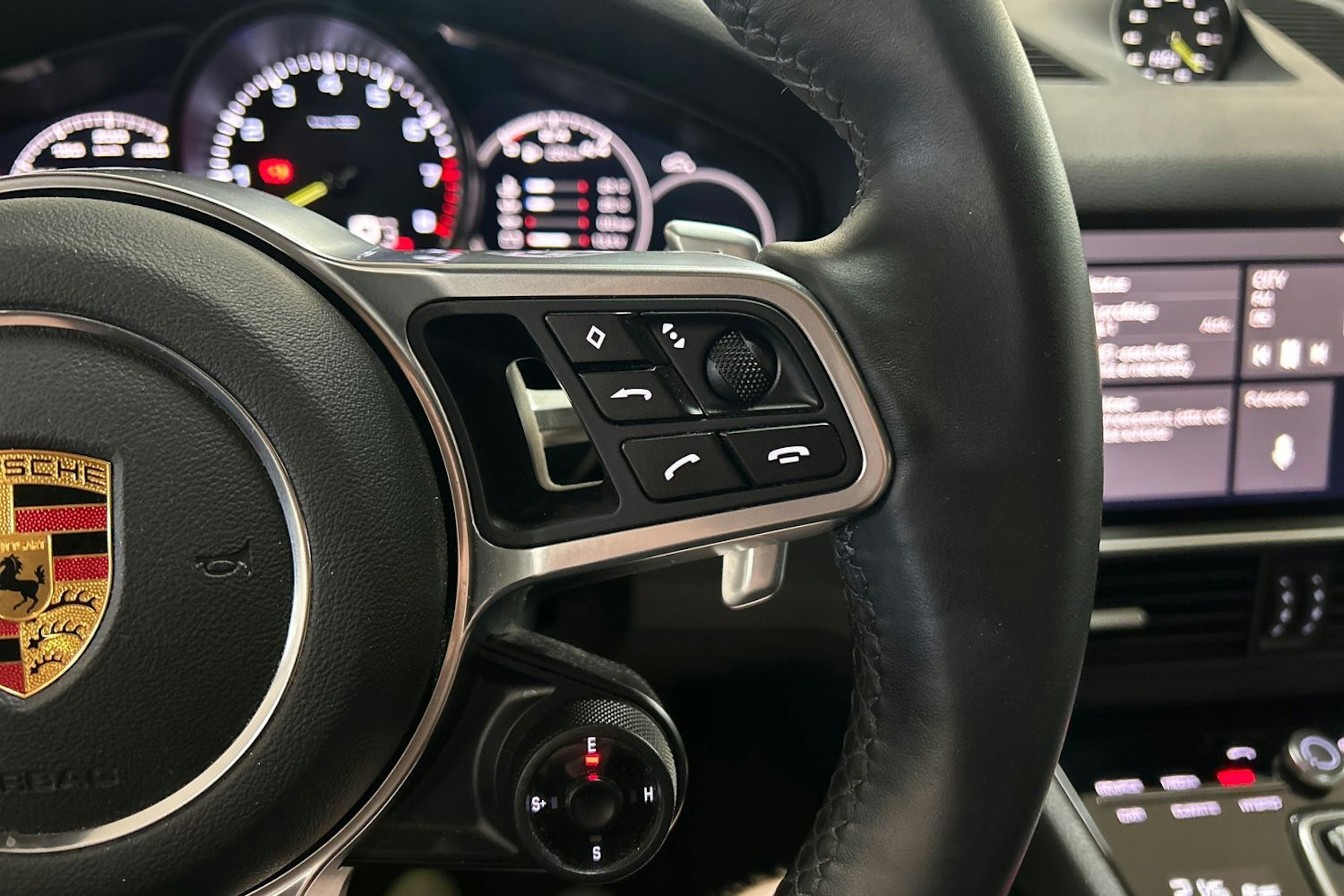 Musta Porsche Cayenne 2020 kuva 24.