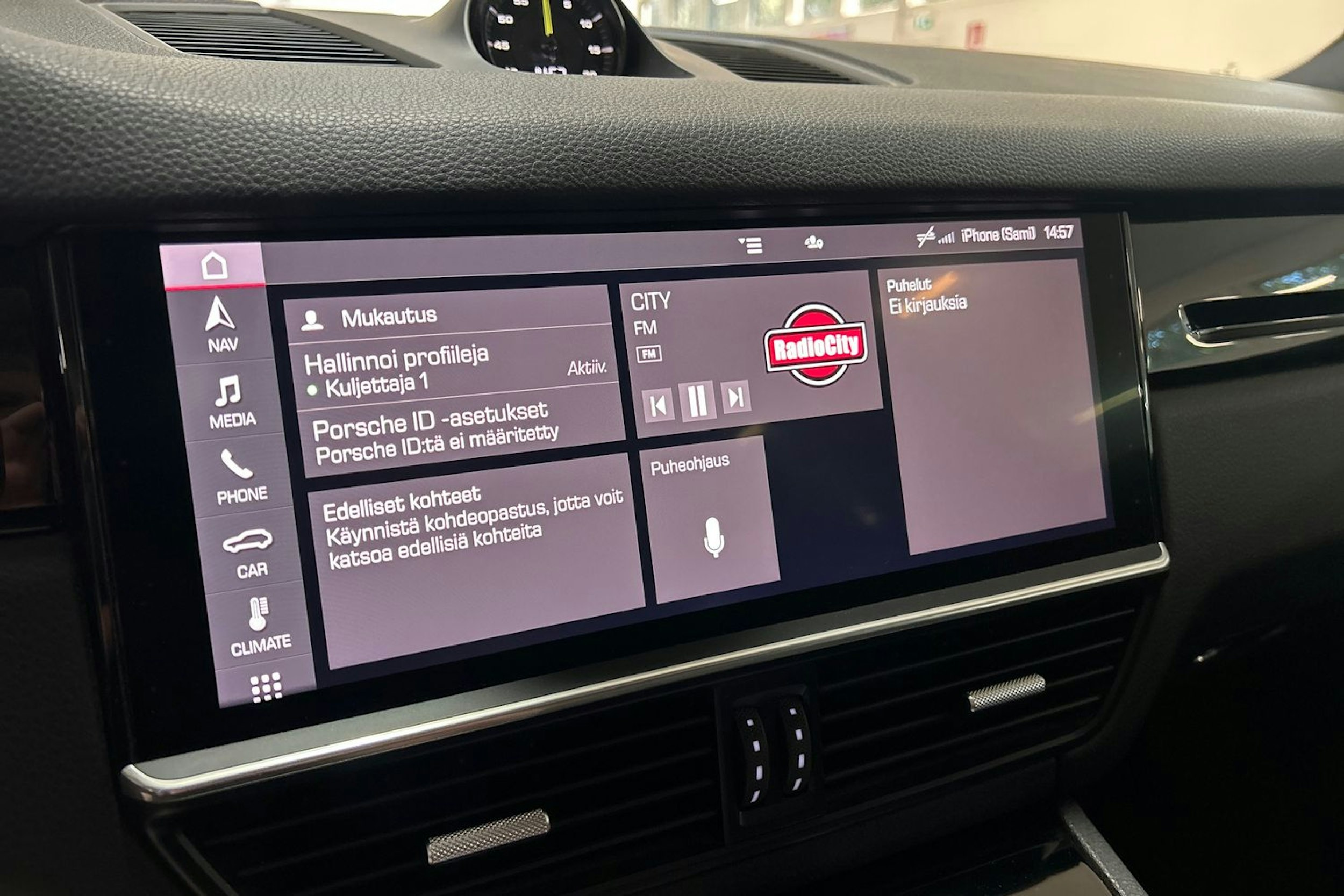 Musta Porsche Cayenne 2020 kuva 26.