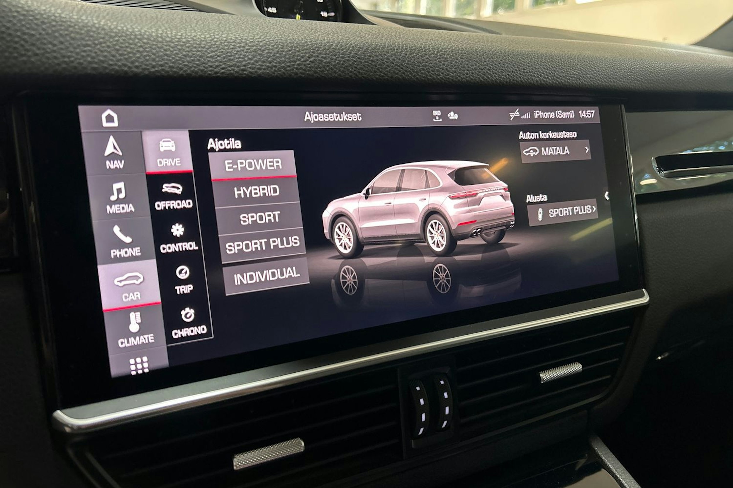 Musta Porsche Cayenne 2020 kuva 29.