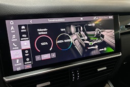 Musta Porsche Cayenne 2020 kuva 32.