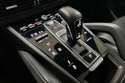 Musta Porsche Cayenne 2020 kuva 33.